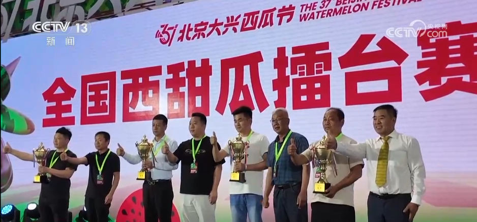 “商文旅”融合催热假日经济 “花样”民俗点燃消费市场新引擎(图2)