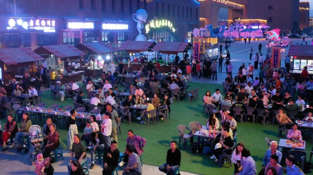 柯坪“夜经济”升温 点燃城市烟火气(图1)