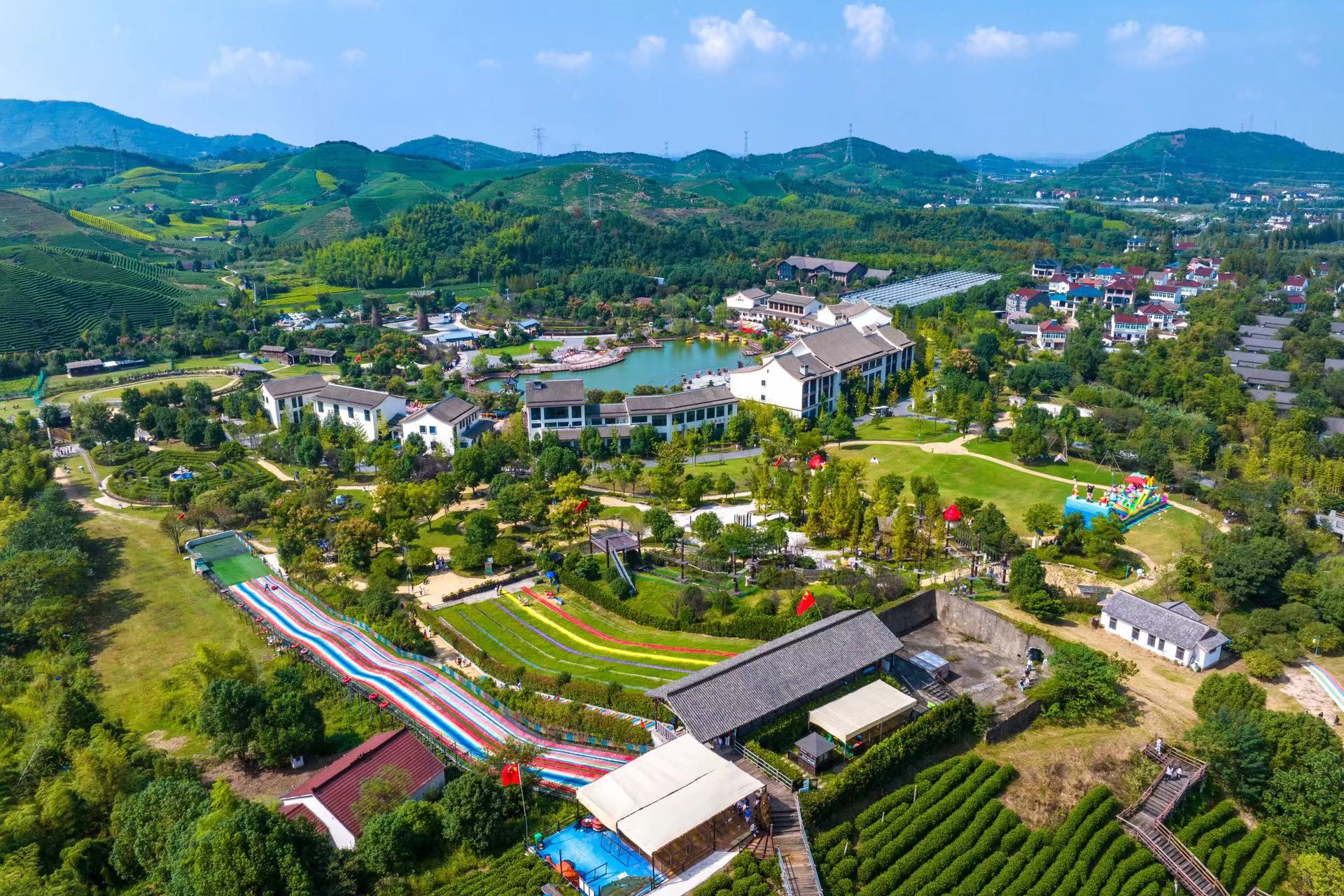 毕业游、亲子游、研学游 暑期旅游市场迎来新一轮消费热潮