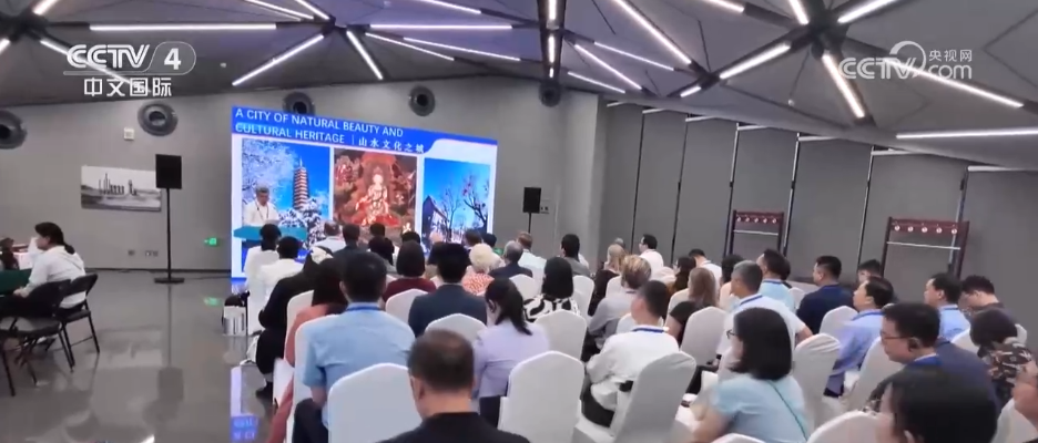 走进北京文旅新地标 驻华外交官在工业遗址中感受“科技赋能”魅力(图3)