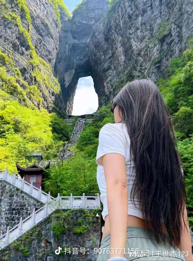 张家界旅行团三天两晚旅行攻略：亲子、老年、情侣全适配快来抢(图1)