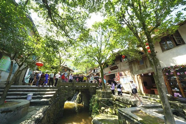 山水间拥抱清凉夏日