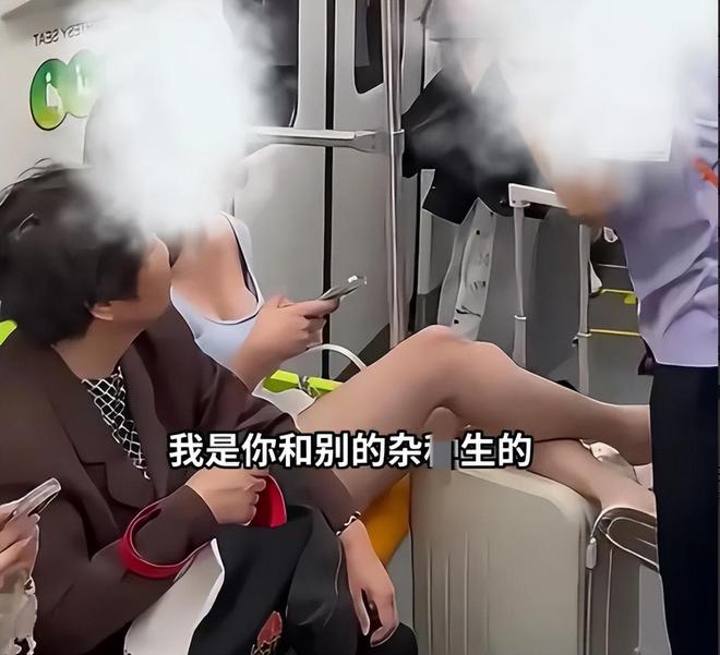 上海踢裆女被捕后仍态度嚣张派出所内翘腿耍横照片引发热议(图7)