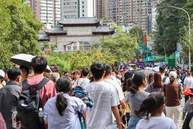 热度爆表！云岩南明花溪白云清镇修文息烽“双节”旅游成绩单亮眼(图5)